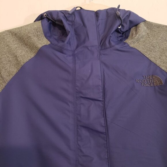 The North Face lightweight Rain Jacket women's size S - Picture 3 of 15